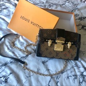 Louis Vuitton cross body purse